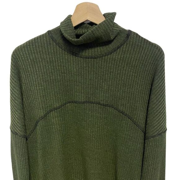 Green Turtle Neck Top - Picture 2 of 6